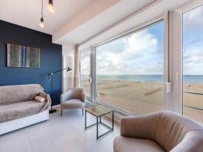 Renovated apartment with a top location on a dike